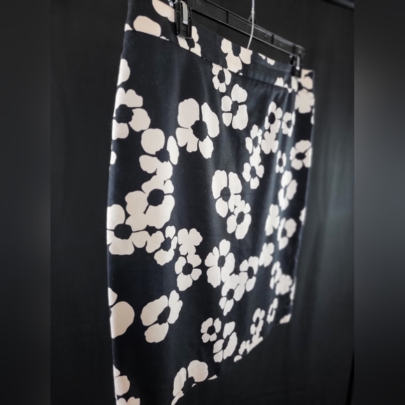 LOFT black and white skirt - Picture 3 of 5